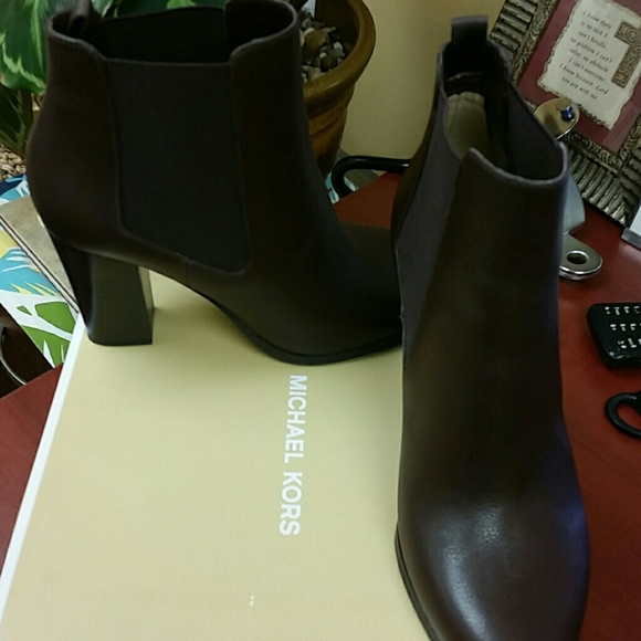 MICHAEL Michael Kors Shoes - Michael Kors Barlow short boot